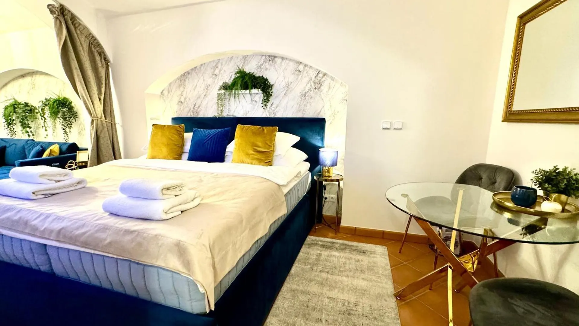 Elegantsuite 1 Minut Charles Bridge Ps5 And Garden Prague Apartment