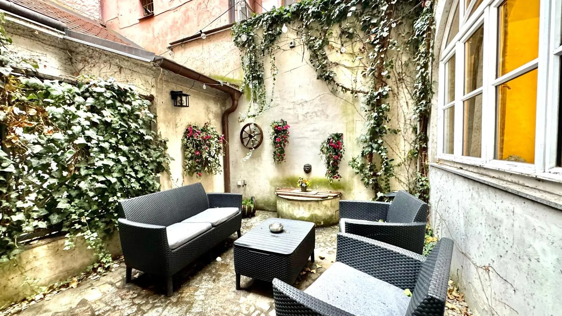 Elegantsuite 1 Minut Charles Bridge Ps5 And Garden Prague