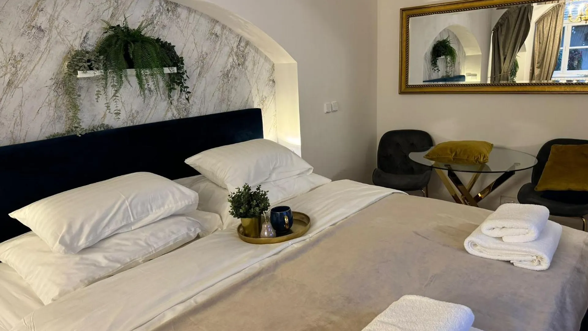 Elegantsuite 1 Minut Charles Bridge Ps5 And Garden Prague Czech Republic