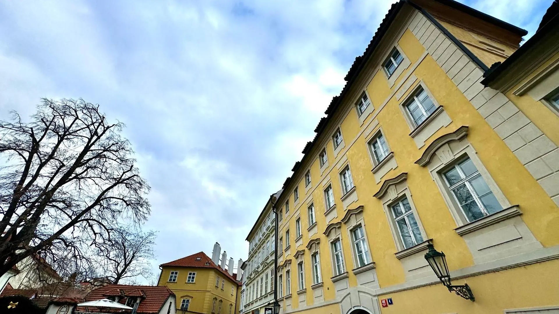 Elegantsuite 1 Minut Charles Bridge Ps5 And Garden Prague Czech Republic